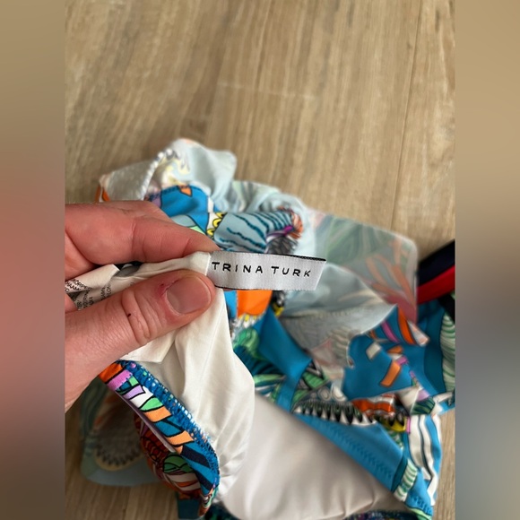 Trina Turk Pacific Tahiti Tropical Leaf Ruffle Bandeau Bikin Top - Size 8 - Picture 8 of 8